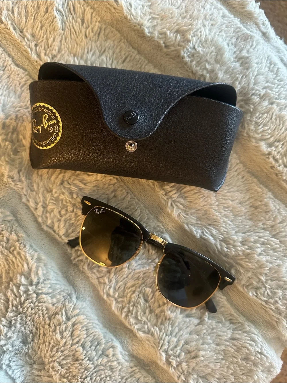 Ray-Ban Men's Black and Gold Clubmaster Sunglasses